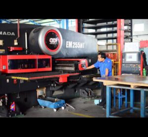 Grahalogam mesin cnc punch